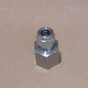 FEMALE CONNECTOR 3/8"TUBE X 1/2"FNPT SS