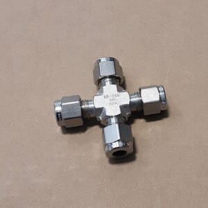 1/4" TUBE UNION CROSS SS